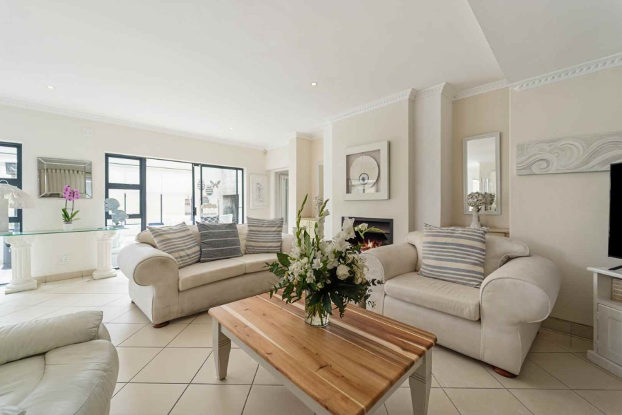 4 Bedroom Property for Sale in Sunset Links Western Cape